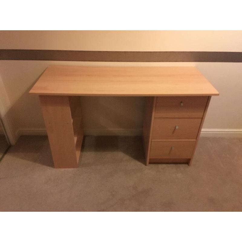 Desk for sale ! Needs to go quick.