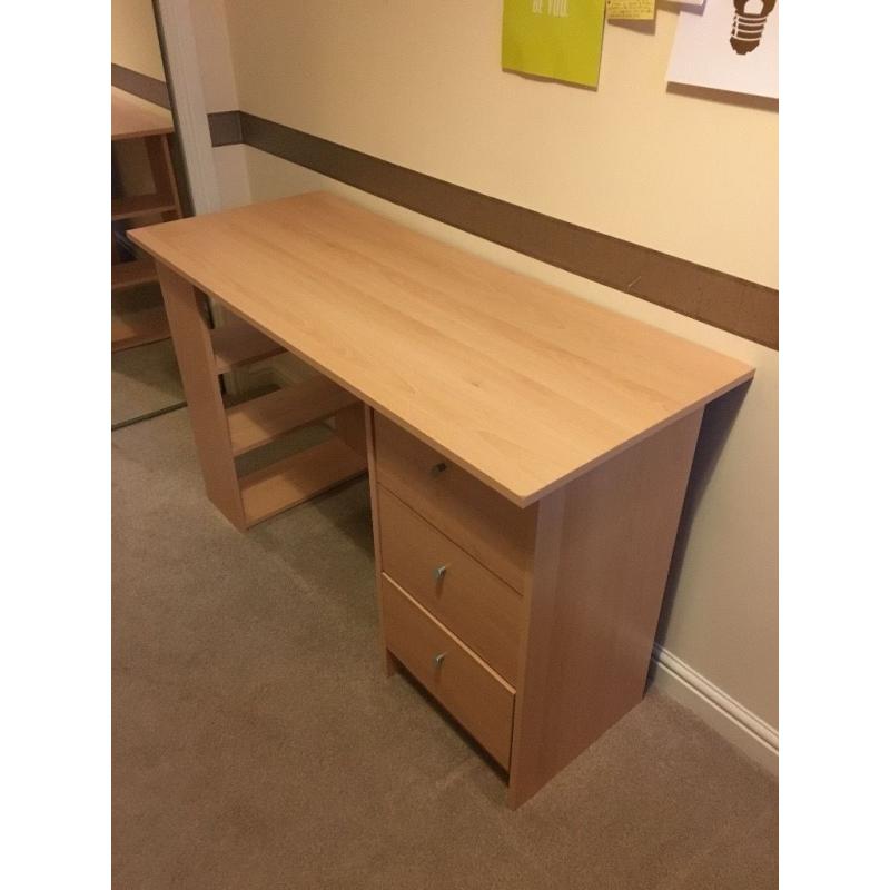Desk for sale ! Needs to go quick.