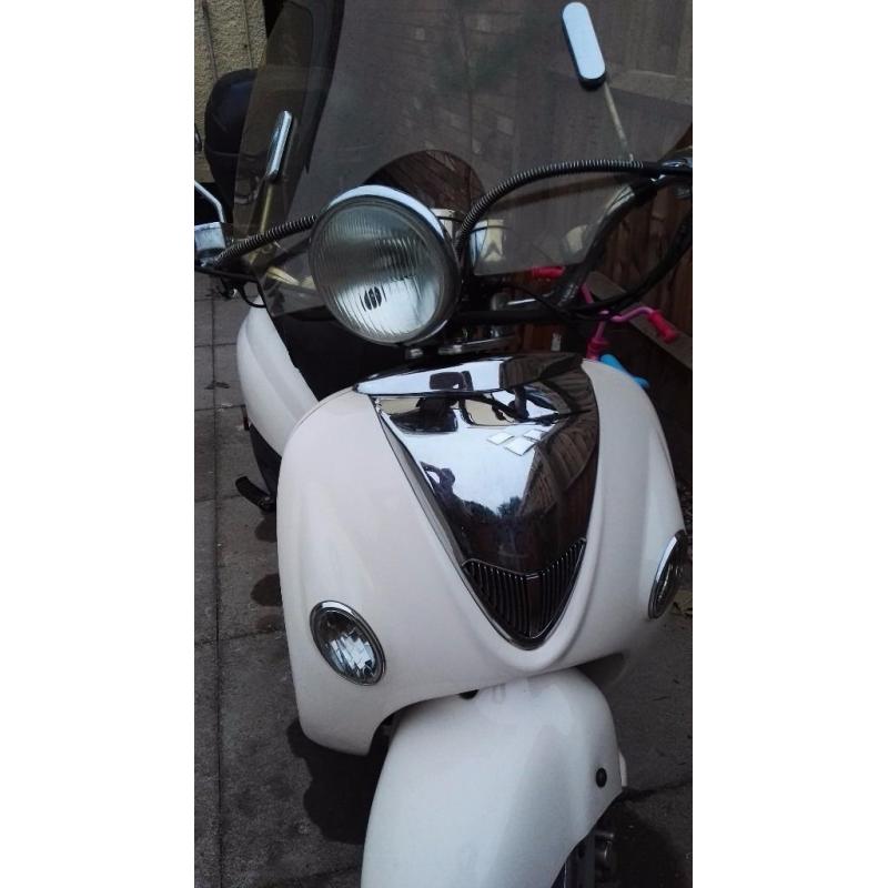 Lexmoto Valencia 125 Scooter mot until March 2018
