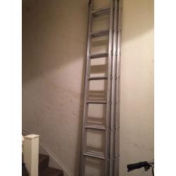 Extending ladder 3 section 2.8m-6.9m