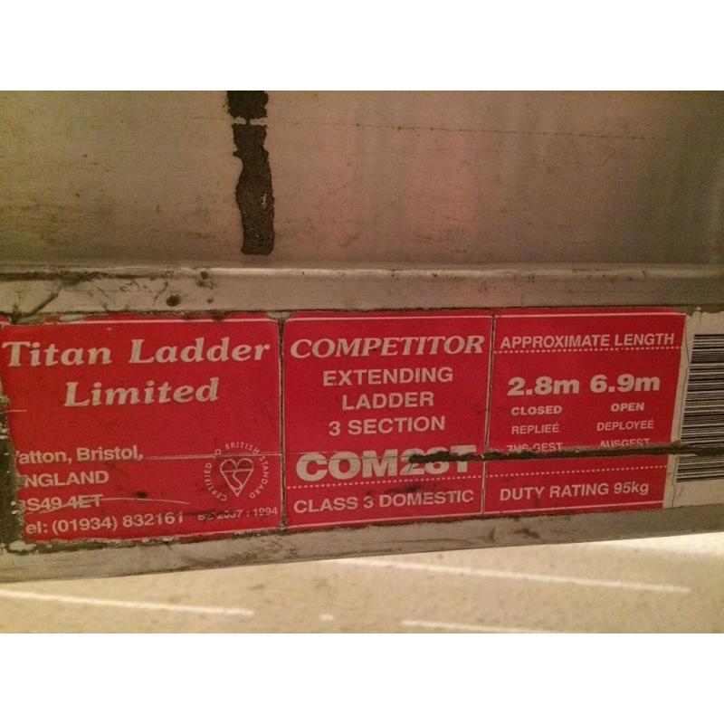 Extending ladder 3 section 2.8m-6.9m