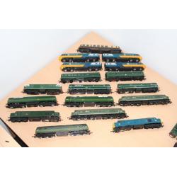 Model Railway Collection of engines, rolling stock etc.