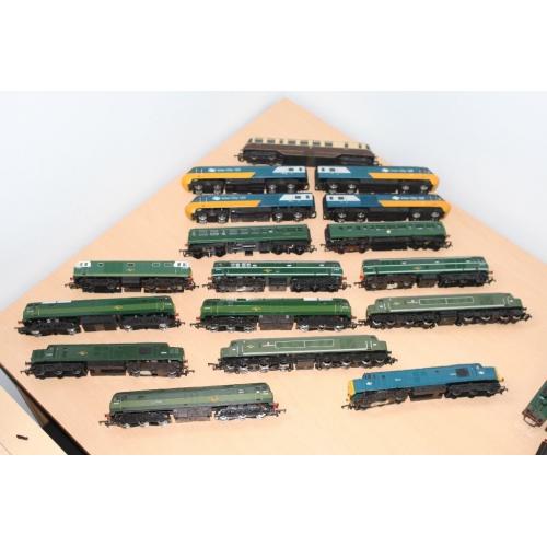Model Railway Collection of engines, rolling stock etc.