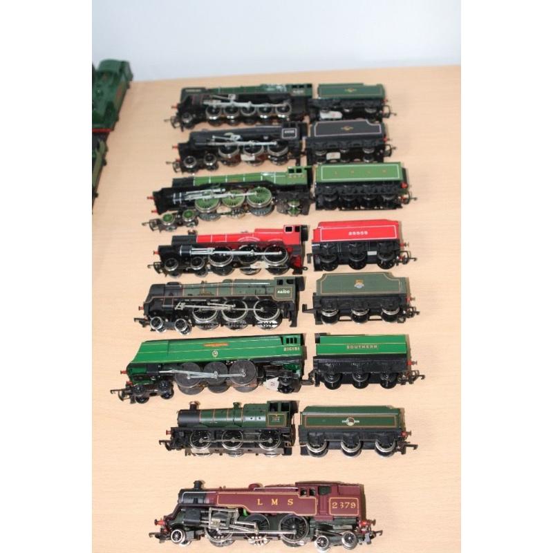 Model Railway Collection of engines, rolling stock etc.