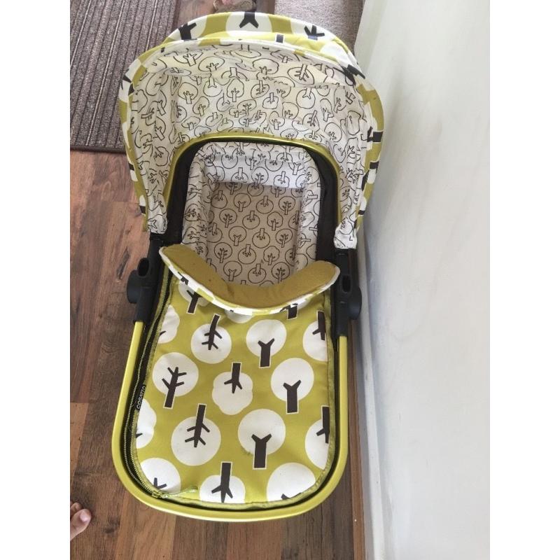 Carry cot .