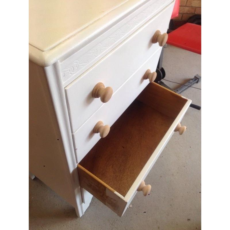 Chest of drawers