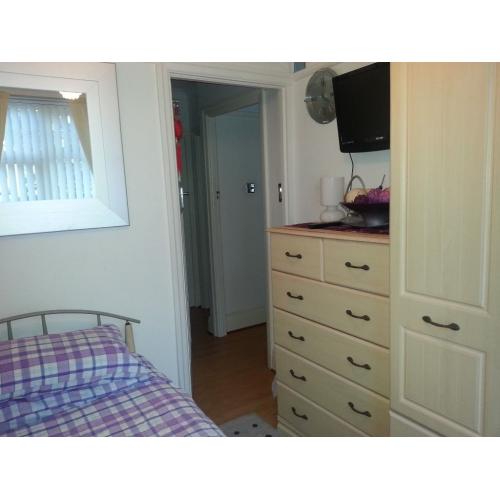 Single Room incl Breakfast & Dinner - Homestay