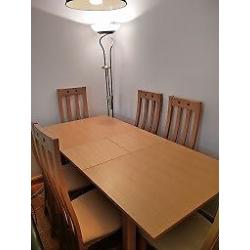 Extendable Diningroom table with 6 matching Chairs. 6-10 places. As New