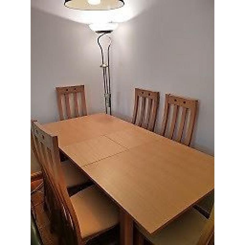Extendable Diningroom table with 6 matching Chairs. 6-10 places. As New