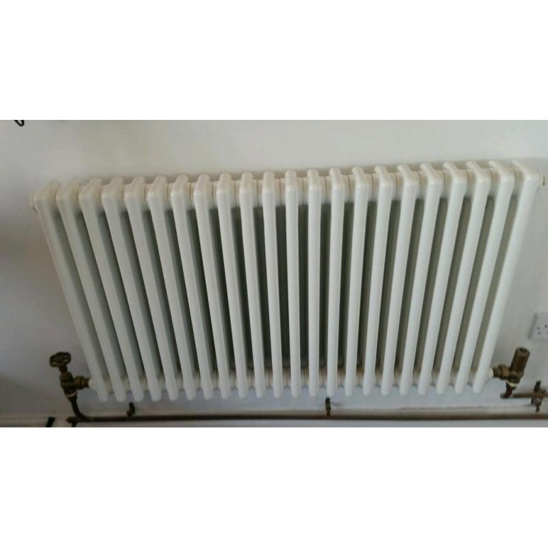 WHITE 3 COLUMN RADIATOR COMPLETE WITH DAISY VALVES