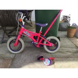 Childs learn to ride bike