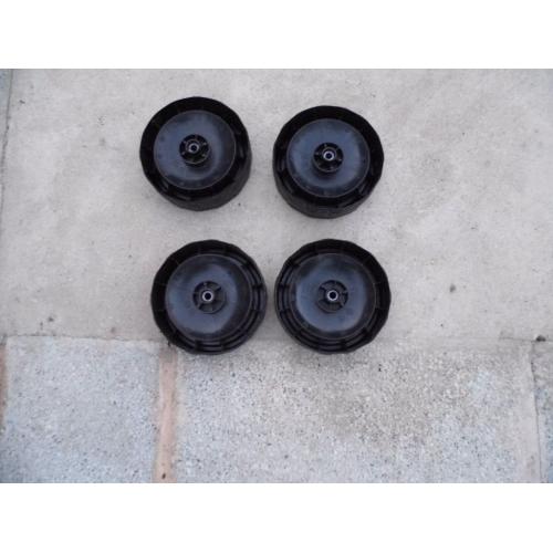 4 x plastic lawnmower wheels used.