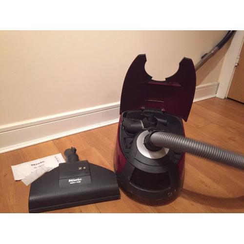 Miele Red Pearl 300....2200w