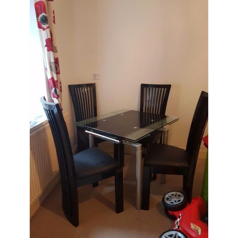 Expendable table with four heavy chairs