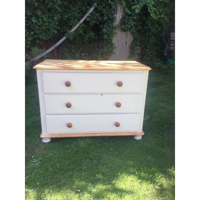 2 lovely chest of drawers