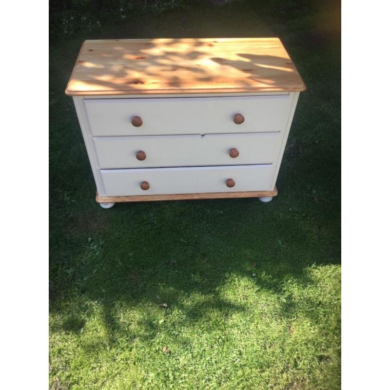 2 lovely chest of drawers