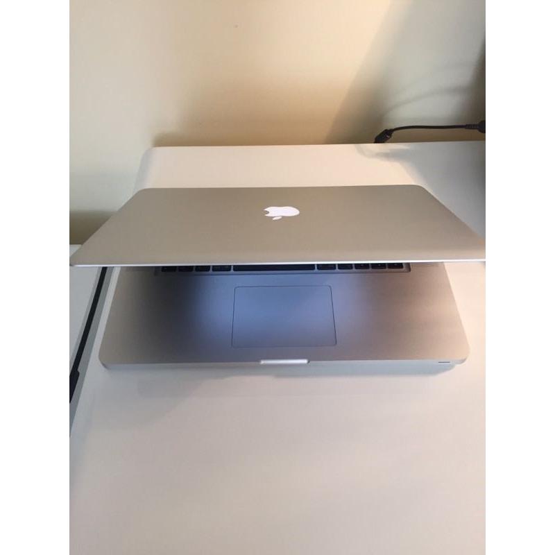 MacBook Pro 15" (Mid 2009) Pristine Condition