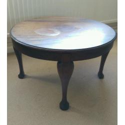Oak coffee table ideal for shabby chic