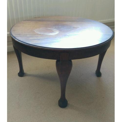 Oak coffee table ideal for shabby chic