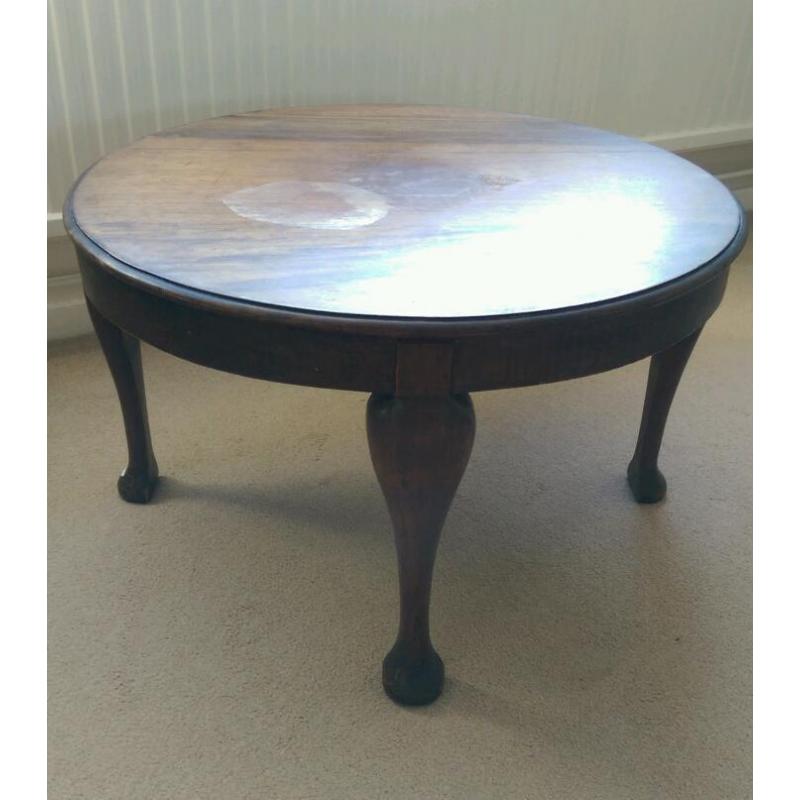 Oak coffee table ideal for shabby chic