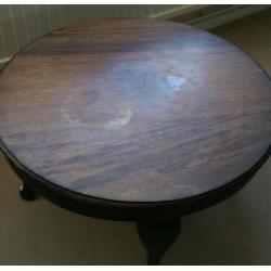 Oak coffee table ideal for shabby chic