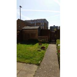 Tidy and cozy single room in 3 bedroom house with garden available now