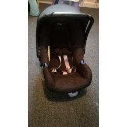 Brixton car seat comes with raincovers