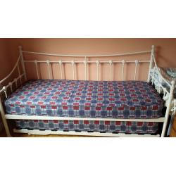 Day Bed/Guest Bed with under trundle bed