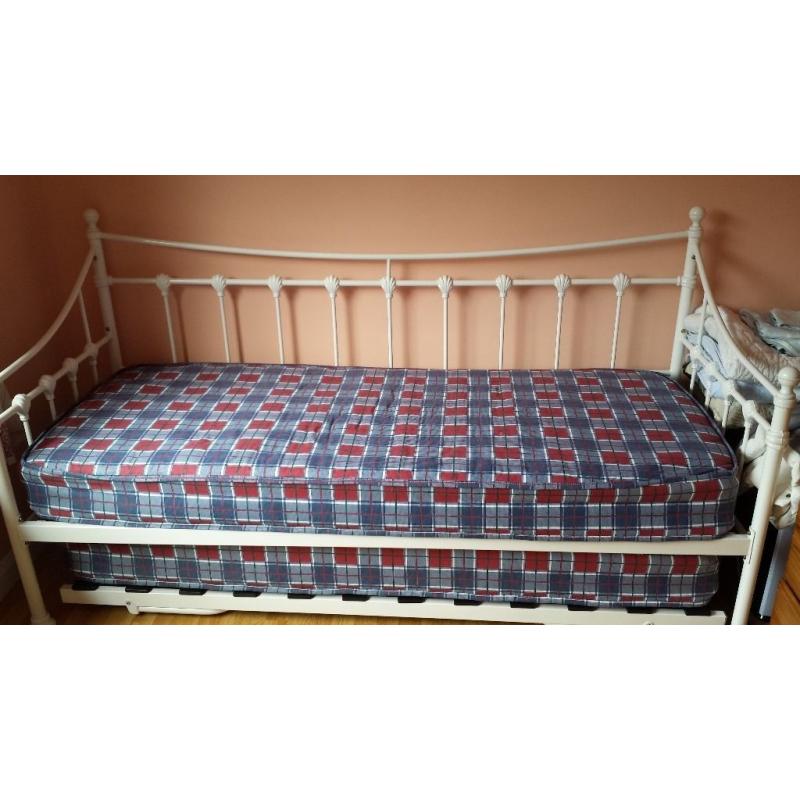 Day Bed/Guest Bed with under trundle bed