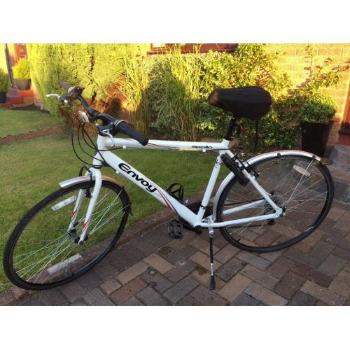 White hybrid 21" bike