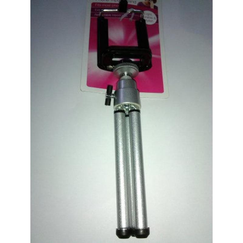 BLACK VIVITAR DVR 638 HI-DEF CAMCORDER, MINI TRIPOD AND 4GB MEMORY CARD