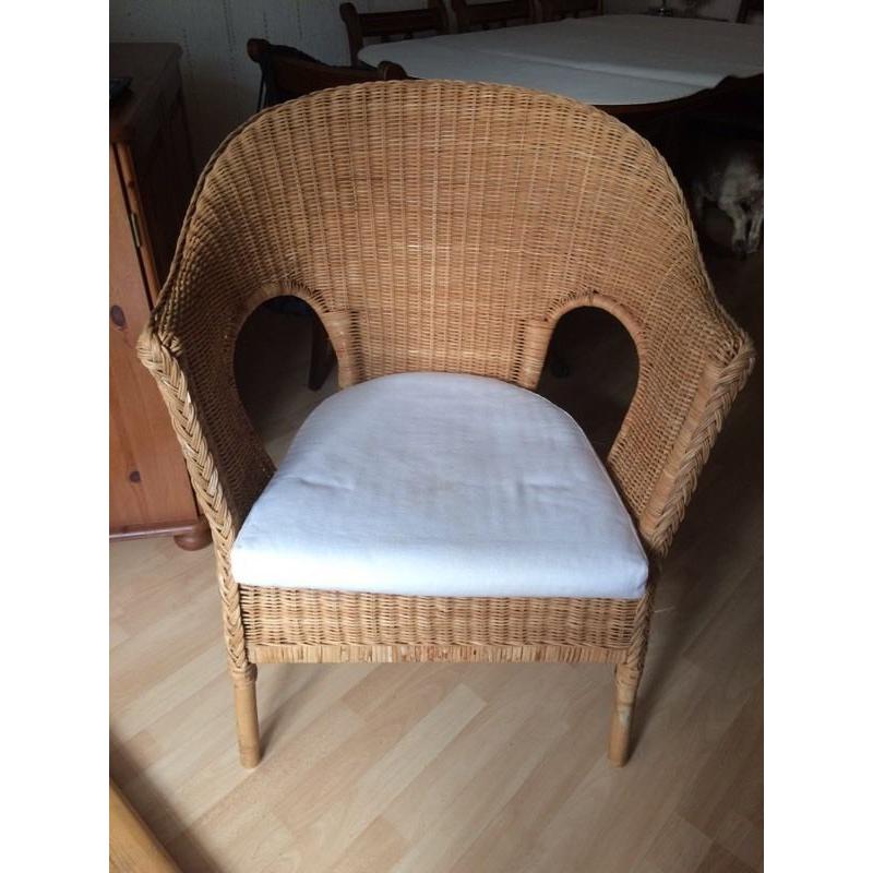Wicker seat