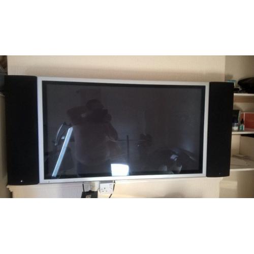 42" monitor with side speekers