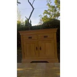 A Sample Fenchurch Solid Oak Side Cabinet
