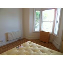 Good double room to rent available in Forest Gate 1min to station London