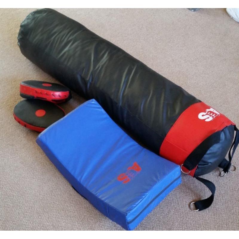 Punchbag, Shield Pad and Handheld Pads for Martial Arts/Boxing