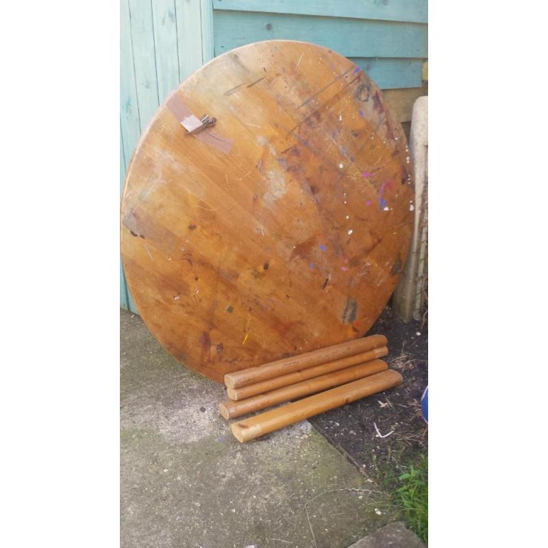 Free round kitchen table and 2 chairs