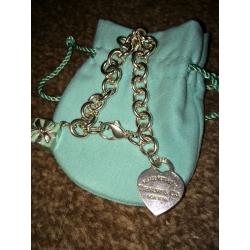 GENUINE Tiffany & Co link bracelet with present charm
