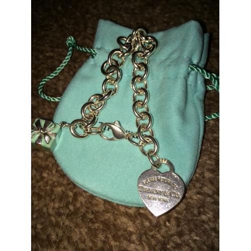 GENUINE Tiffany & Co link bracelet with present charm