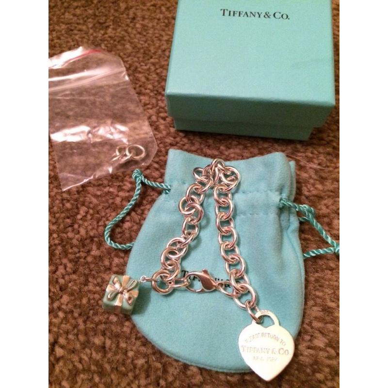 GENUINE Tiffany & Co link bracelet with present charm