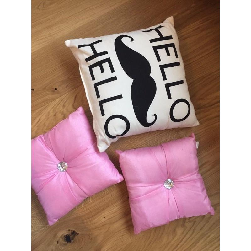 Pillows cushions set of 3