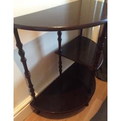 Corner table