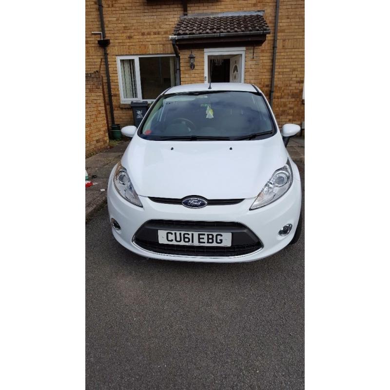 White Ford Fiesta 1.25 Zetex 5dr