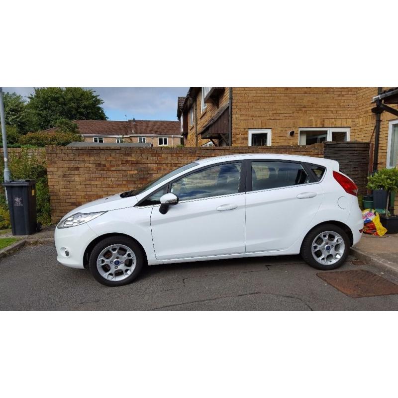 White Ford Fiesta 1.25 Zetex 5dr