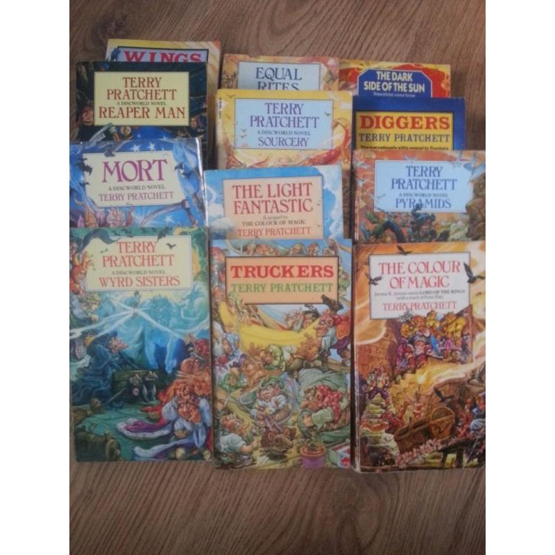 Terry Pratchett 12 paperback books