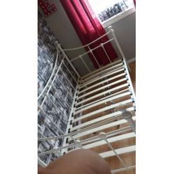 single cream day bed