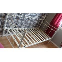 single cream day bed