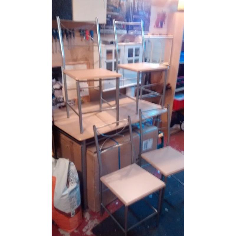 Dining / kitchen table and 4 chairs