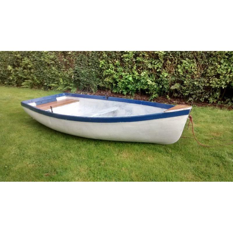 Dinghy fibreglass 10 feet 10'.