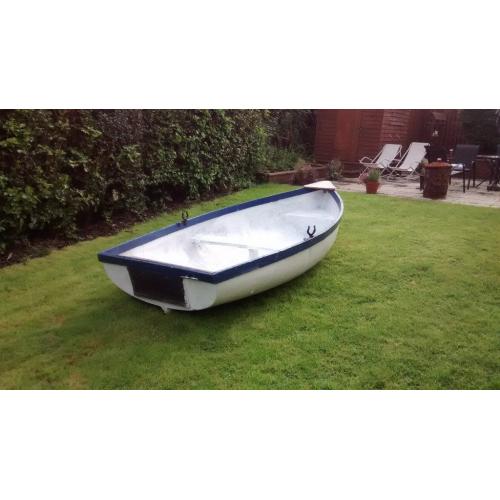 Dinghy fibreglass 10 feet 10'.